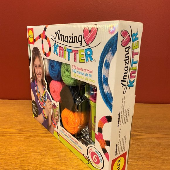 Alex Amazing Knitter - Picture 2 of 4